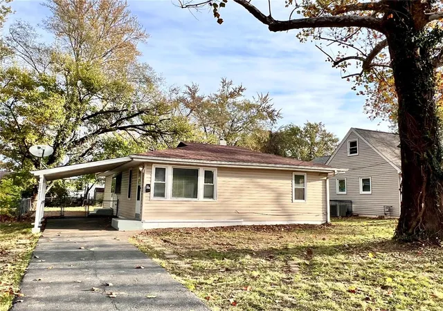 Photo 1 of Sale Pending at 11113 Florence Ave, Saint Ann, MO 63074 | MLS# 24070926 | Listing updated on 2024-11-23