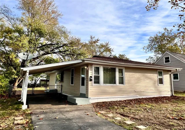 Photo 2 of Sale Pending at 11113 Florence Ave, Saint Ann, MO 63074 | MLS# 24070926 | Listing updated on 2024-11-23