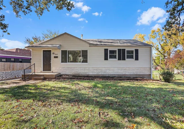 Photo 1 of Sale Pending at 3615 Adie Rd, Saint Ann, MO 63074 | MLS# 24070980 | Listing updated on 2024-11-15