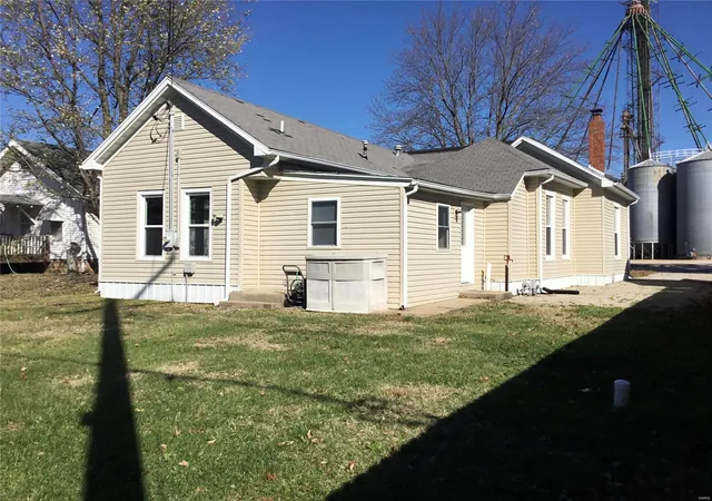 Photo 15 of Single family home for sale at 319 N Walker St, Montgomery City, MO 63361 | MLS# 24070994 | Listing updated on 2024-11-15