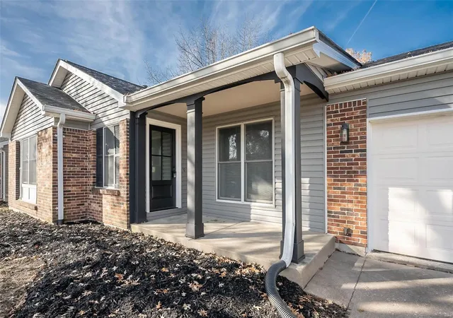 Photo 2 of Single family home for sale at 1212 Summerwood Dr, Saint Peters, MO 63376 | MLS# 24071035 | Listing updated on 2024-12-19