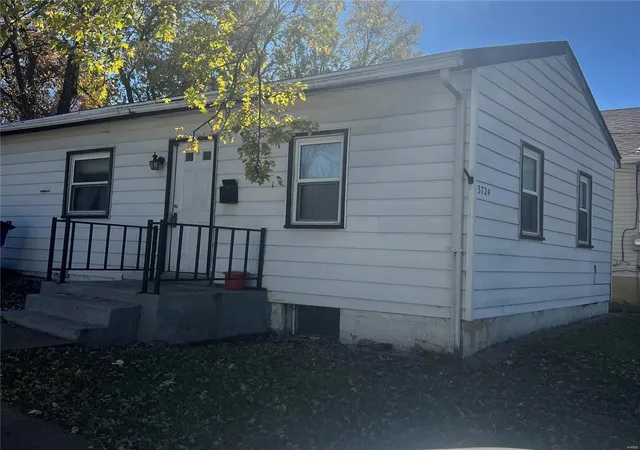 Photo 1 of Sale Pending at 3724 Adie Rd, Saint Ann, MO 63074 | MLS# 24071053 | Listing updated on 2024-12-17