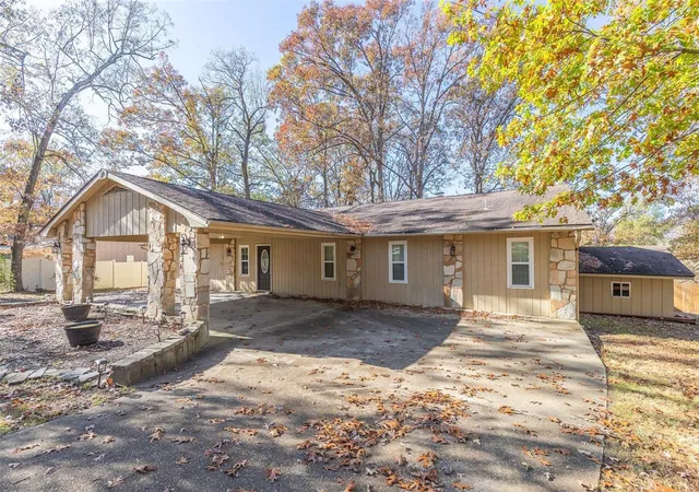 Photo 1 of Single family home for sale at 2880 Carrie Ann Circle, Poplar Bluff, MO 63901 | MLS# 24071095 | Listing updated on 2025-03-05