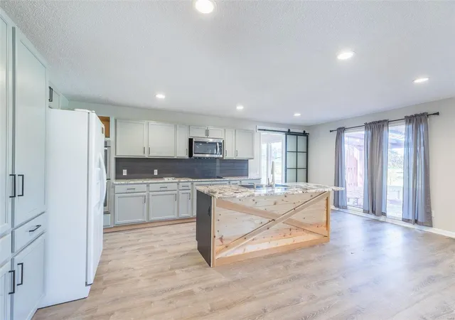 Photo 3 of Single family home for sale at 2880 Carrie Ann Circle, Poplar Bluff, MO 63901 | MLS# 24071095 | Listing updated on 2025-03-05