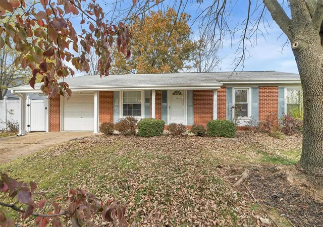 Photo 1 of Sale Pending at 2645 Baltusrol Dr, Saint Louis, MO 63129 | MLS# 24071122 | Listing updated on 2024-12-14