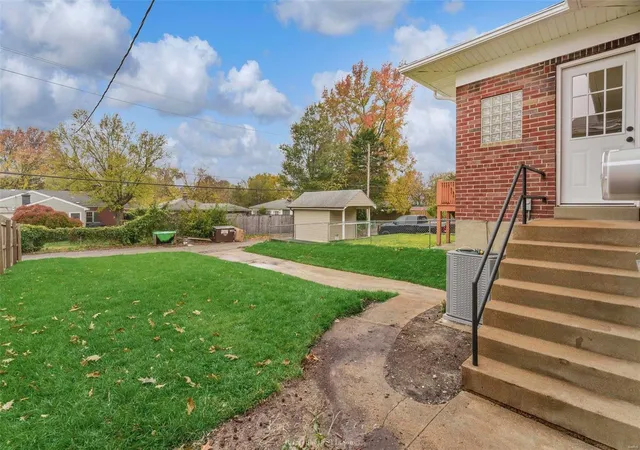 Photo 3 of Sale Pending at 5646 Winona Ave, Saint Louis, MO 63109 | MLS# 24071123 | Listing updated on 2024-11-22