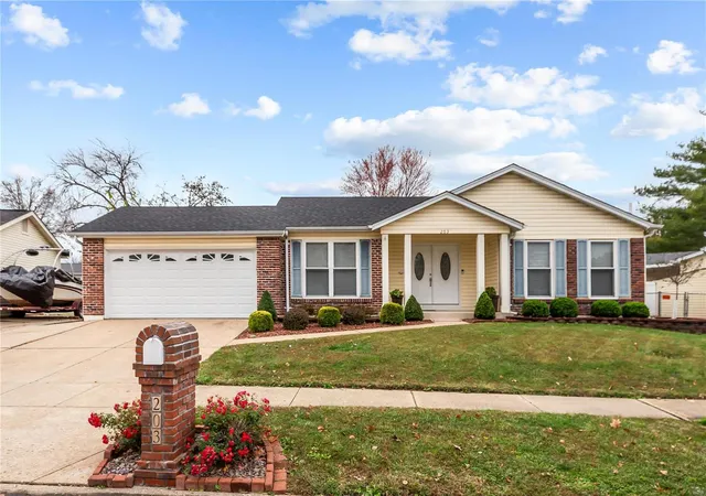 Photo 1 of Sale Pending at 203 Laurelwood, Saint Peters, MO 63376 | MLS# 24071156 | Listing updated on 2024-11-27