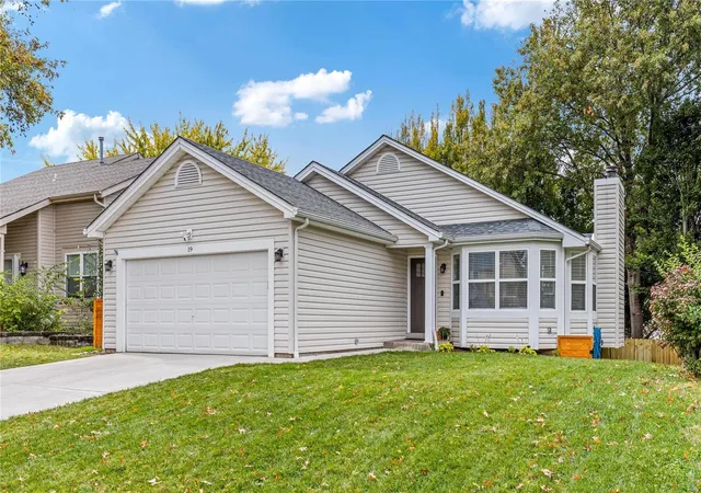 Photo 2 of Sale Pending at 19 Queensboro Dr, Saint Peters, MO 63376 | MLS# 24071170 | Listing updated on 2024-11-19