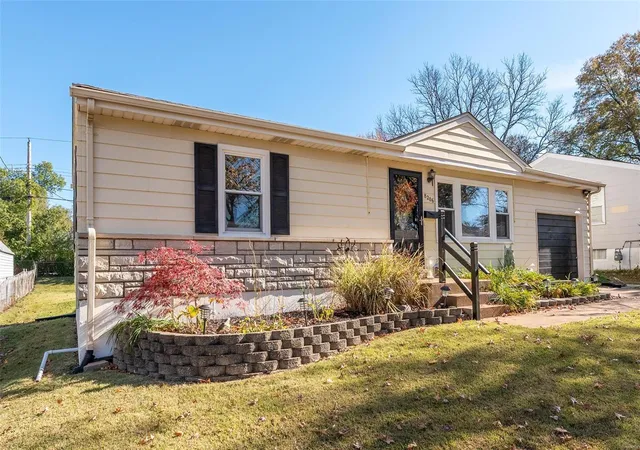 Photo 2 of Single family home for sale at 8206 General Sheridan Ln, Saint Louis, MO 63123 | MLS# 24071202 | Listing updated on 2024-12-17