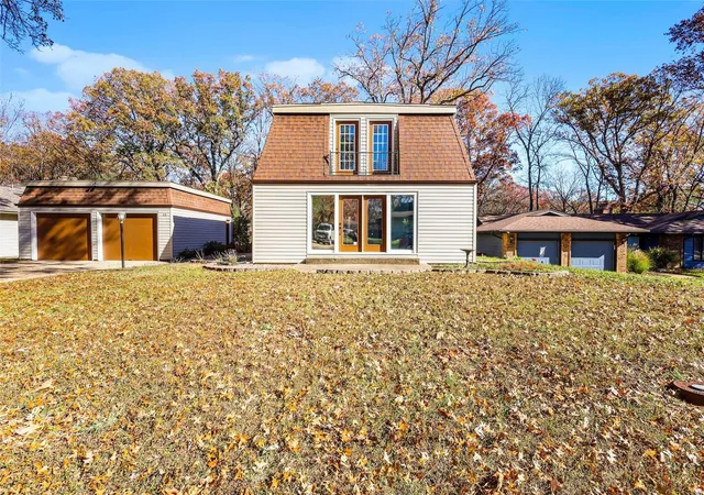 Photo 2 of Sale Pending at 15 St Malo Ct, Lake Saint Louis, MO 63367 | MLS# 24071224 | Listing updated on 2024-11-25