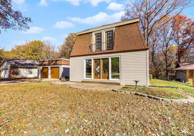 Photo 3 of Sale Pending at 15 St Malo Ct, Lake Saint Louis, MO 63367 | MLS# 24071224 | Listing updated on 2024-11-25