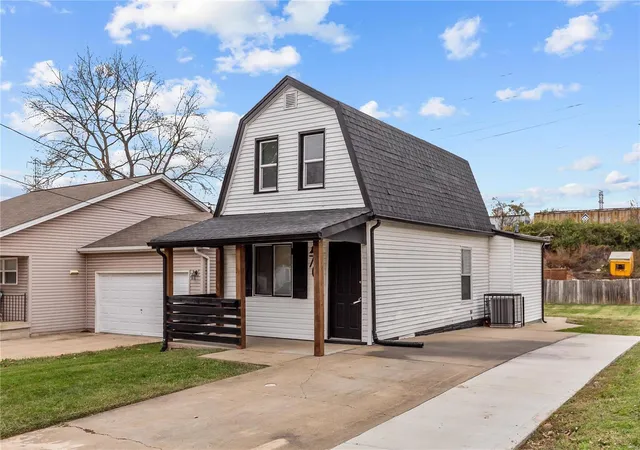 Photo 2 of Sale Pending at 7021 Robbins Ave, Saint Louis, MO 63133 | MLS# 24071299 | Listing updated on 2024-11-27