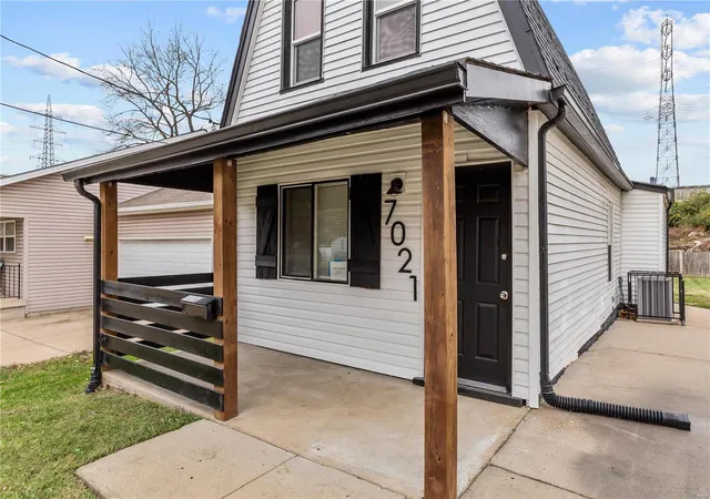 Photo 3 of Sale Pending at 7021 Robbins Ave, Saint Louis, MO 63133 | MLS# 24071299 | Listing updated on 2024-11-27