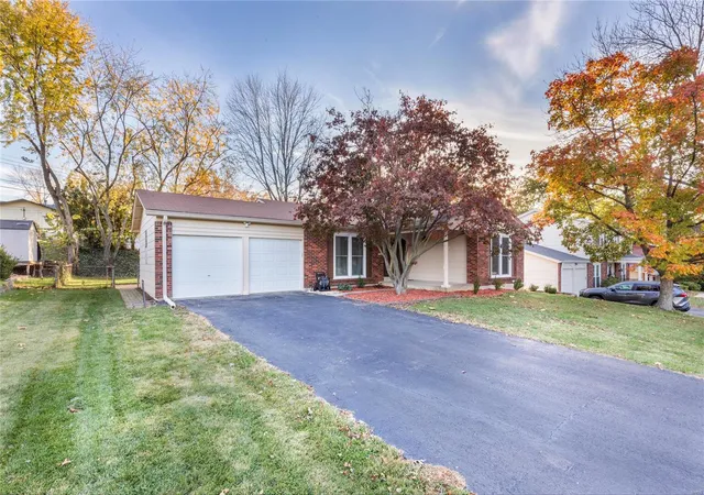 Photo 2 of Sale Pending at 11816 Spruce Haven Dr, Saint Louis, MO 63146 | MLS# 24071334 | Listing updated on 2024-12-11