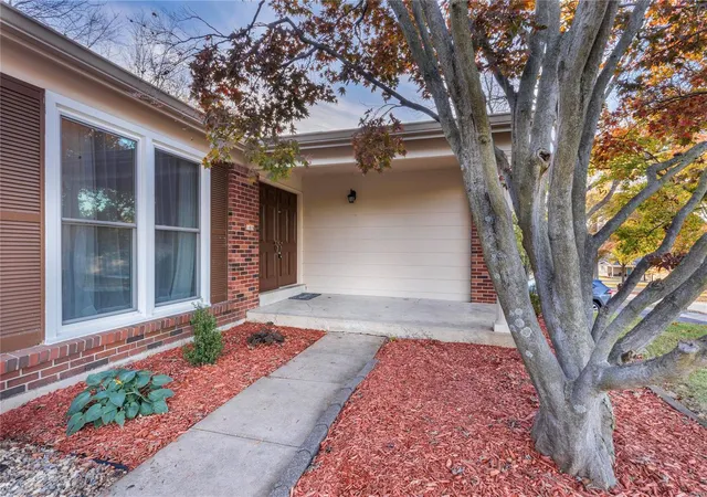 Photo 3 of Sale Pending at 11816 Spruce Haven Dr, Saint Louis, MO 63146 | MLS# 24071334 | Listing updated on 2024-12-11