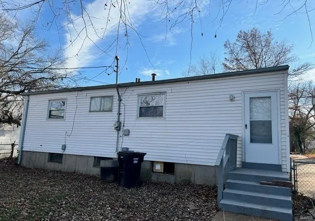 Photo 3 of Single family home for sale at 1223 Congress Ave, Saint Louis, MO 63138 | MLS# 24071353 | Listing updated on 2024-12-14