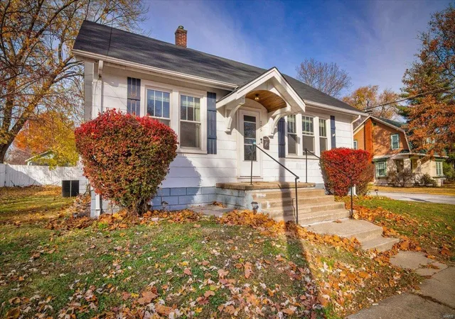 Photo 1 of Single family home for sale at 225 N 9th Street, Saint Charles, MO 63301 | MLS# 24071419 | Listing updated on 2024-12-02
