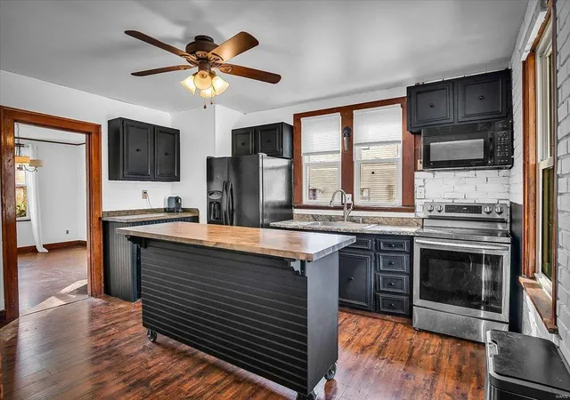 Photo 3 of Single family home for sale at 225 N 9th Street, Saint Charles, MO 63301 | MLS# 24071419 | Listing updated on 2024-12-02