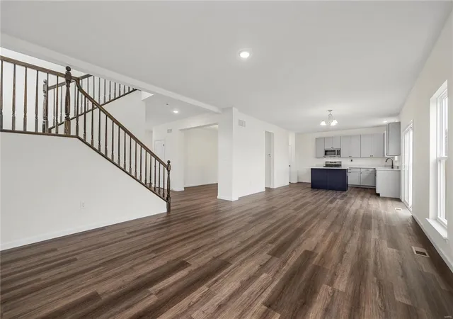 Photo 3 of Single family home for sale at 927 Little Fieldstone Ct, Wentzville, MO 63385 | MLS# 24071427 | Listing updated on 2025-01-11