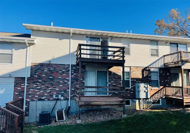Listing Photo 2 - Condo for sale in building located at 2287 Highland Hl Dr, Saint Peters, MO 63376 - Unit #D