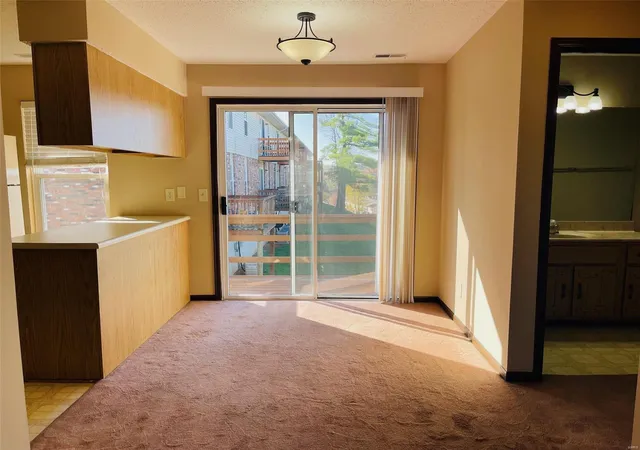 Listing Photo 5 - Condo for sale in building located at 2287 Highland Hl Dr, Saint Peters, MO 63376 - Unit #D
