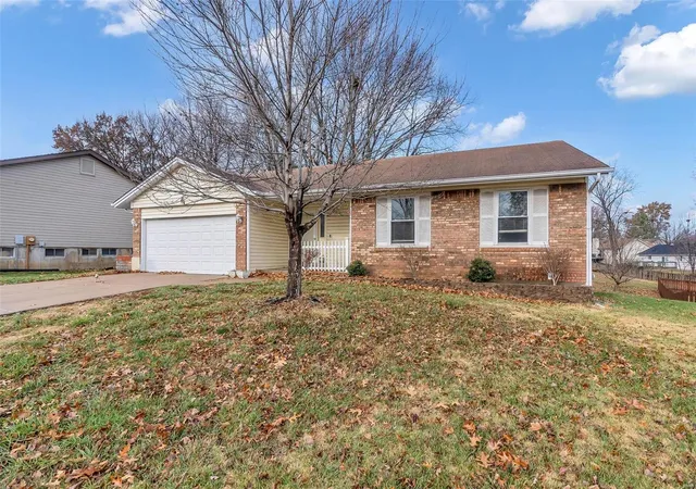 Photo 1 of Single family home for sale at 22 Eagle Chase Ct, Saint Peters, MO 63376 | MLS# 24071561 | Listing updated on 2024-12-17