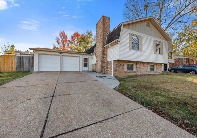 Photo 2 of Single family home for sale at 7 Claim Jumper Ct, Saint Peters, MO 63376 | MLS# 24071586 | Listing updated on 2024-11-21