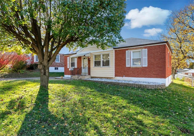 Photo 3 of Sale Pending at 9819 Chesterton Dr, Saint Louis, MO 63123 | MLS# 24071662 | Listing updated on 2024-12-09