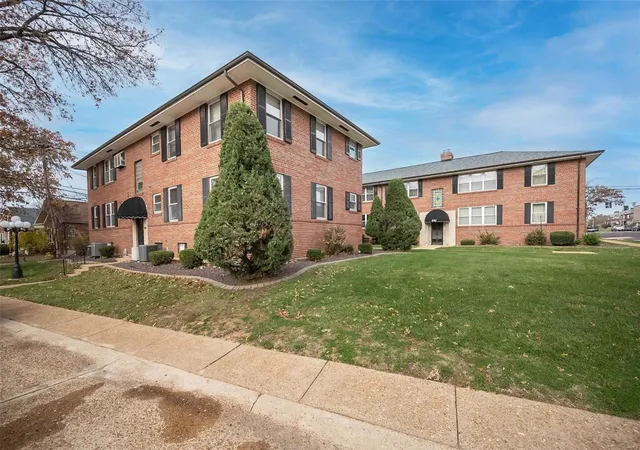 Photo 1 of Condo for sale at 4721 Jamieson Ave #6, Saint Louis, MO 63109 | MLS# 24071742 | Listing updated on 2025-02-27