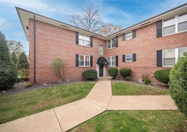 Photo 3 of Condo for sale at 4721 Jamieson Ave #6, Saint Louis, MO 63109 | MLS# 24071742 | Listing updated on 2025-02-27