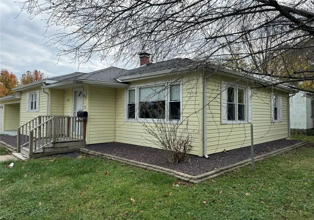 Photo 2 of Single family home for sale at 1101 E 4th St, Centralia, IL 62801 | MLS# 24071781 | Listing updated on 2024-12-11