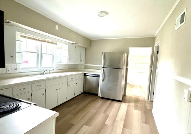 Photo 4 of Single family home for sale at 1101 E 4Th St, Centralia, IL 62801 | MLS# 24071781 | Listing updated on 2024-12-11