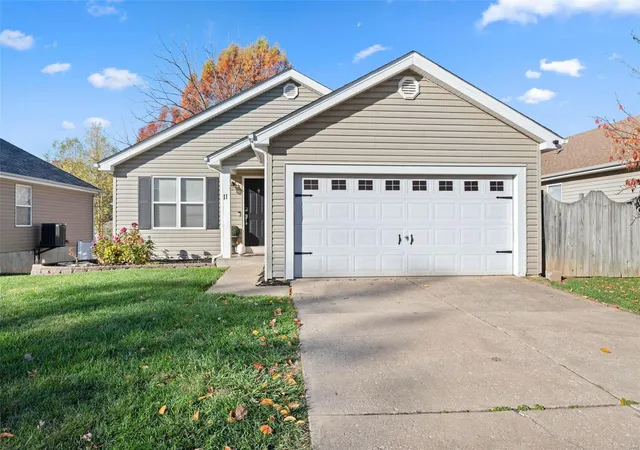 Photo 2 of Sale Pending at 11 Queensboro Dr, Saint Peters, MO 63376 | MLS# 24071841 | Listing updated on 2024-12-15