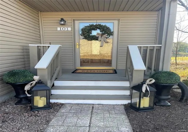 Photo 3 of Single family home for sale at 101 Villa Dr, Lake Saint Louis, MO 63367 | MLS# 24071847 | Listing updated on 2025-03-17