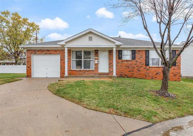 Photo 1 of Sale Pending at 8225 Mastis Meadows Ct, Saint Louis, MO 63123 | MLS# 24071934 | Listing updated on 2024-11-26