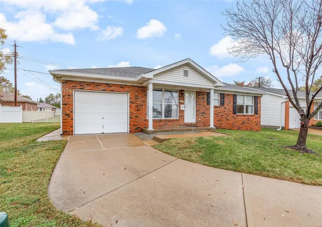 Photo 2 of Sale Pending at 8225 Mastis Meadows Ct, Saint Louis, MO 63123 | MLS# 24071934 | Listing updated on 2024-11-26