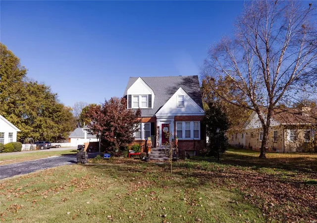 Photo 1 of Single family home for sale at 1040 N Kingshighway, Sikeston, MO 63801 | MLS# 24071959 | Listing updated on 2025-03-12