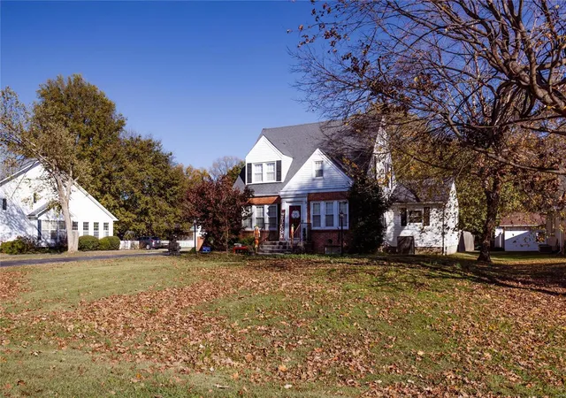 Photo 1 of Single family home for sale at 1040 N Kingshighway, Sikeston, MO 63801 | MLS# 24071959 | Listing updated on 2025-03-12