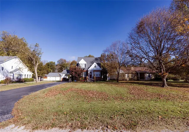 Photo 2 of Single family home for sale at 1040 N Kingshighway, Sikeston, MO 63801 | MLS# 24071959 | Listing updated on 2025-03-12