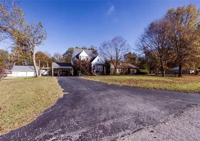 Photo 3 of Single family home for sale at 1040 N Kingshighway, Sikeston, MO 63801 | MLS# 24071959 | Listing updated on 2025-03-12