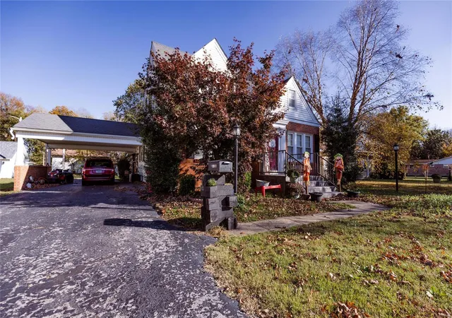 Photo 4 of Single family home for sale at 1040 N Kingshighway, Sikeston, MO 63801 | MLS# 24071959 | Listing updated on 2025-03-12