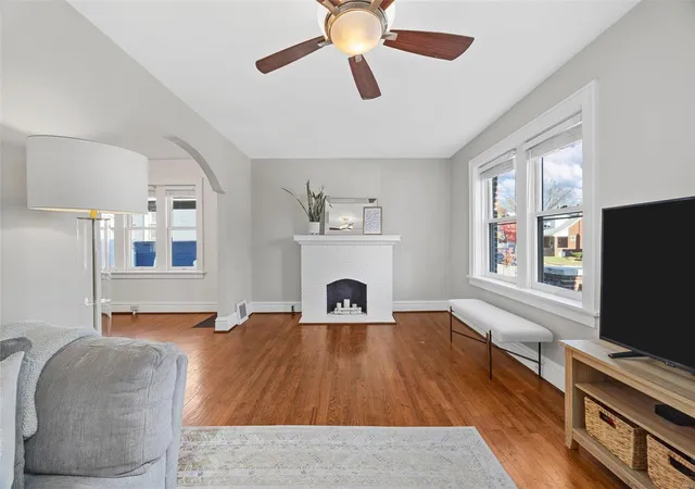 Photo 3 of Sale Pending at 1505 Collins Ave, Saint Louis, MO 63117 | MLS# 24072019 | Listing updated on 2024-12-06