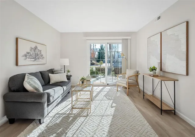 Listing Photo 4 - Condo for sale in building located at 31 Berview Cir, St. Louis, MO 63129 - Unit #F