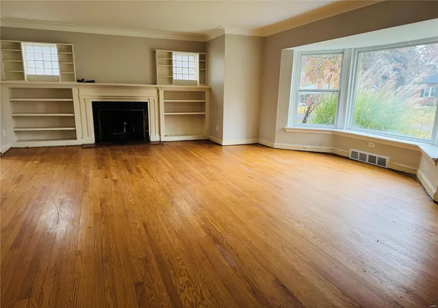 Photo 3 of Sale Pending at 8116 Halifax Dr, Saint Louis, MO 63105 | MLS# 24072151 | Listing updated on 2024-12-06