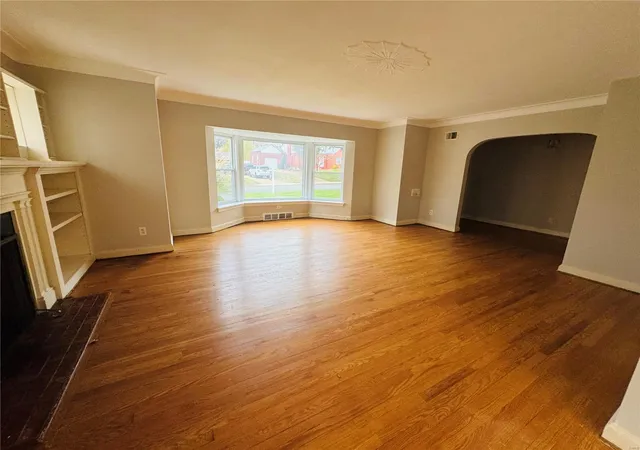 Photo 4 of Sale Pending at 8116 Halifax Dr, Saint Louis, MO 63105 | MLS# 24072151 | Listing updated on 2024-12-06
