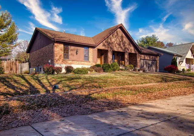 Photo 2 of Sale Pending at 4623 Misty Trail Ln, Saint Louis, MO 63128 | MLS# 24072157 | Listing updated on 2024-12-05