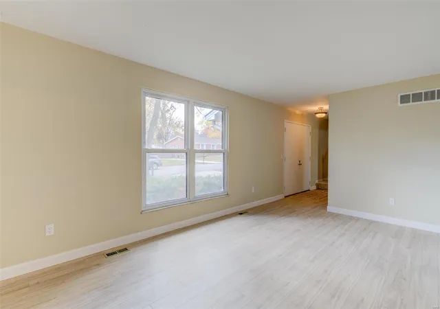 Photo 4 of Single family home for sale at 3 Silver City Ct, Saint Peters, MO 63376 | MLS# 24072162 | Listing updated on 2024-12-17