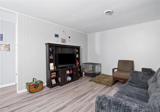 Photo 4 of Single family home for sale at 4119 N Park Dr, Belleville, IL 62226 | MLS# 24072260 | Listing updated on 2025-03-06
