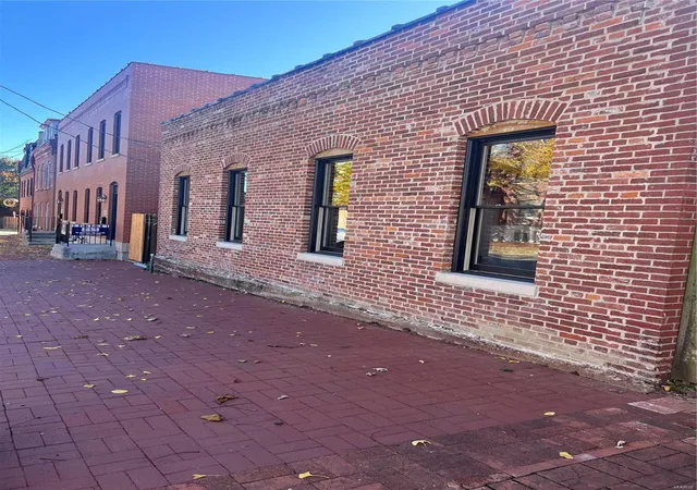 Photo 1 of Sale Pending at 1038 Geyer Ave, Saint Louis, MO 63104 | MLS# 24072341 | Listing updated on 2024-11-21