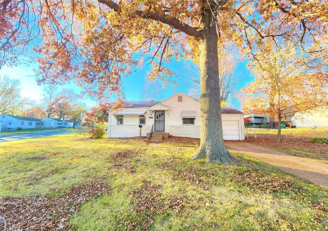 Photo 3 of Single family home for sale at 10421 Ashbrook Dr, Saint Louis, MO 63137 | MLS# 24072380 | Listing updated on 2025-03-04